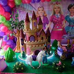 Decoração para festa infantil com tema Barbie Escola de Princesas