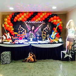 Decoração para festa infantil com tema Anitta