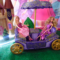 Decoração para festa infantil com tema Barbie Escola de Princesas