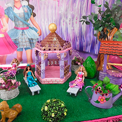 Decoração para festa infantil com tema Barbie Escola de Princesas