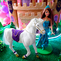 Decoração para festa infantil com tema Barbie Escola de Princesas