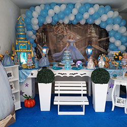 Decoração para festa infantil com tema Cinderela Filme