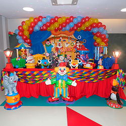 Decoração para festa infantil com tema Circo