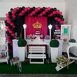 Decoração para festa infantil com tema Ever After High