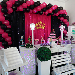 Decoração para festa infantil com tema Ever After High