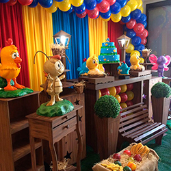 Decoração para festa infantil com tema Galinha Pintadinha