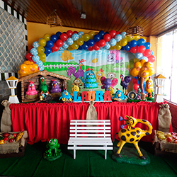 Decoração para festa infantil com tema Galinha Pintadinha