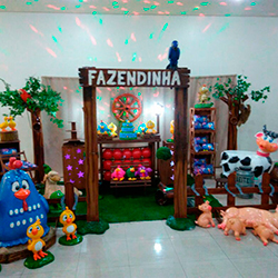 Decoração para festa infantil com tema Galinha Pintadinha