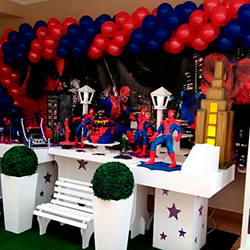 Decoração para festa infantil com tema Homem Aranha