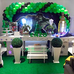 Decoração para festa infantil com tema Incrível Hulk