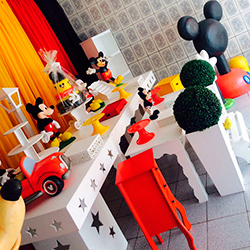 Decoração para festa infantil com tema Mickey