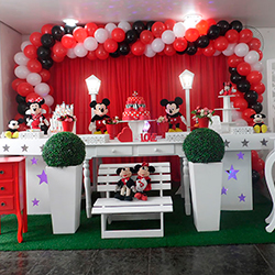 Decoração para festa infantil com tema Minnie