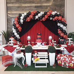 Decoração para festa infantil com tema Minnie