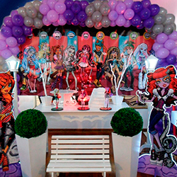 Decoração para festa infantil com tema Monster High