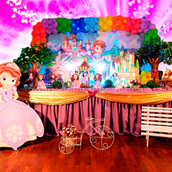 Decoração para festa infantil com tema Princesa Sofia