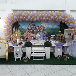 Decoração para festa infantil com tema Princesa Sofia