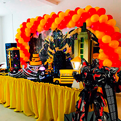 Decoração para festa infantil com tema Transformers