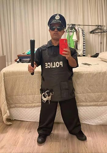 Anão fantasiado policia para eventos