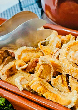 Torresmo pururuca para acompanhar feijoada